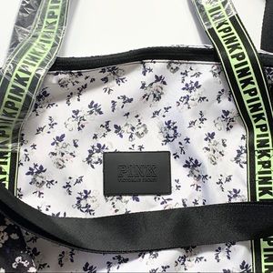PINK Victoria's Secret Bags - Victoria’s Secret PINK Duffle Bag PINK Victoria's Secret Bags - Victoria’s Secret PINK Duffle Bag
